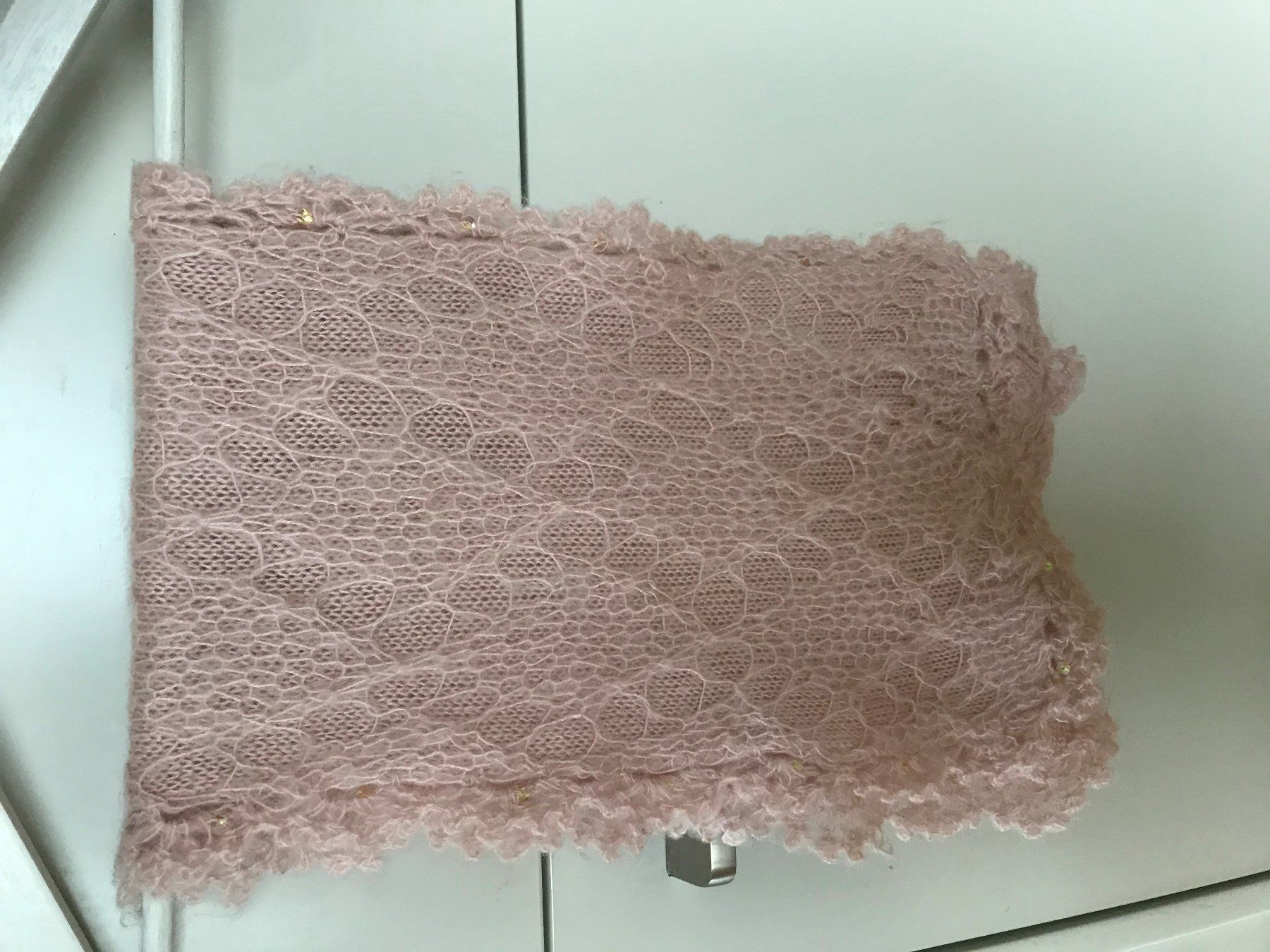 Foulard & Sciarpe: Rosa Winter-Schal mit Pailletten – Nuovo (secondo la descrizione) da Zürich venduto da LisM. 1