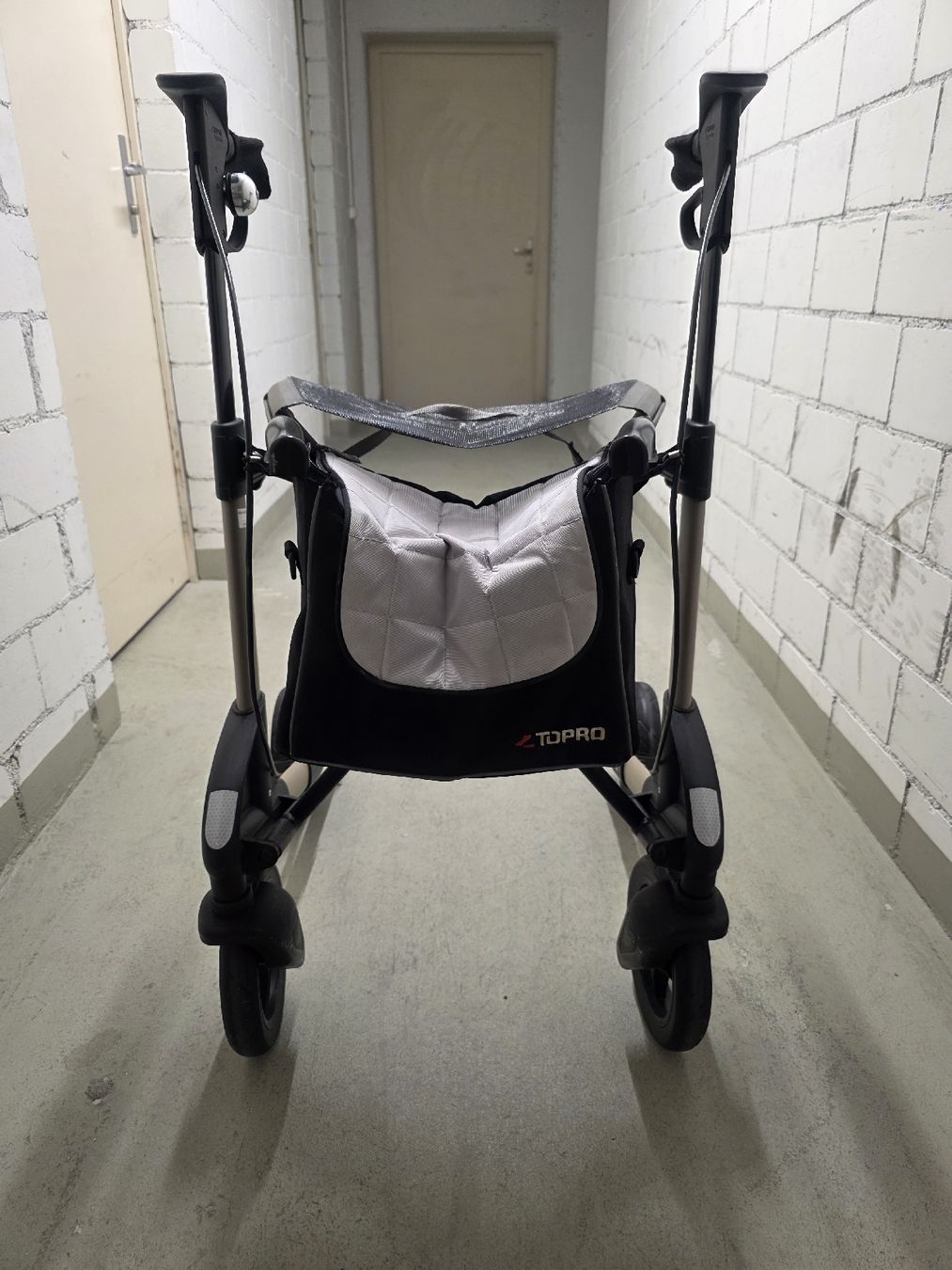 Gehhilfen: TOPRO Walker Rollator Typ M  – Gebraucht aus Zug von ces_hy6w 1