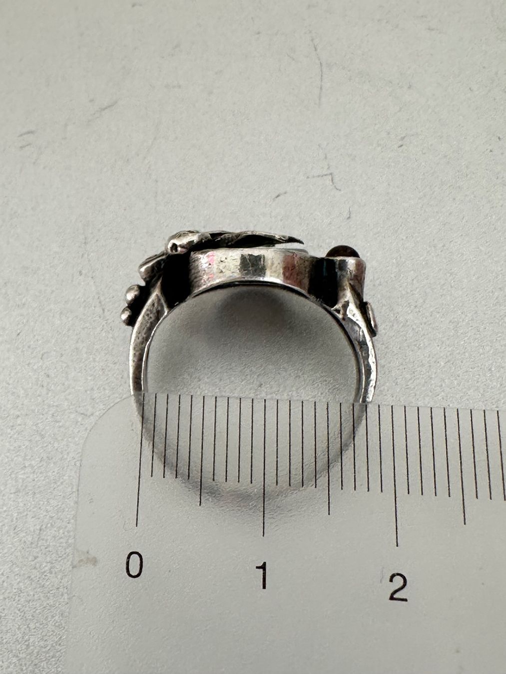 Anelli: Vintage Silber Ring, mit Perlmutt & Granat, Perli: 56-57 – Usato da Onex venduto da Antiqueshow 4