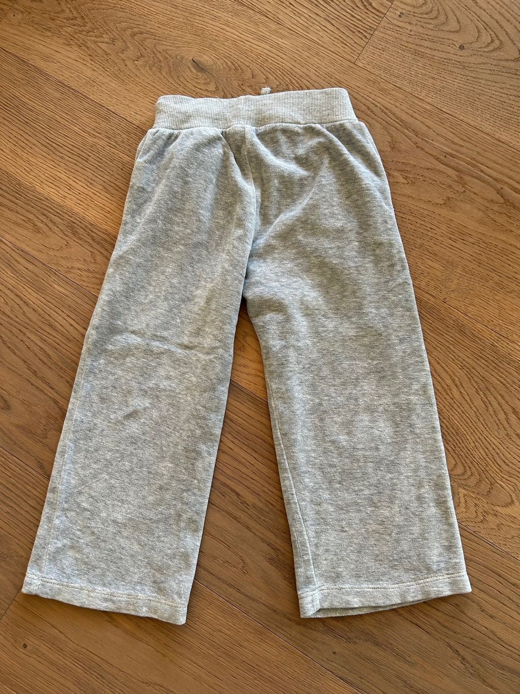 Pantaloni: Flauschige Trainer-Hose in Grösse 92/98 – Usato da Zürich venduto da Aez.01 2