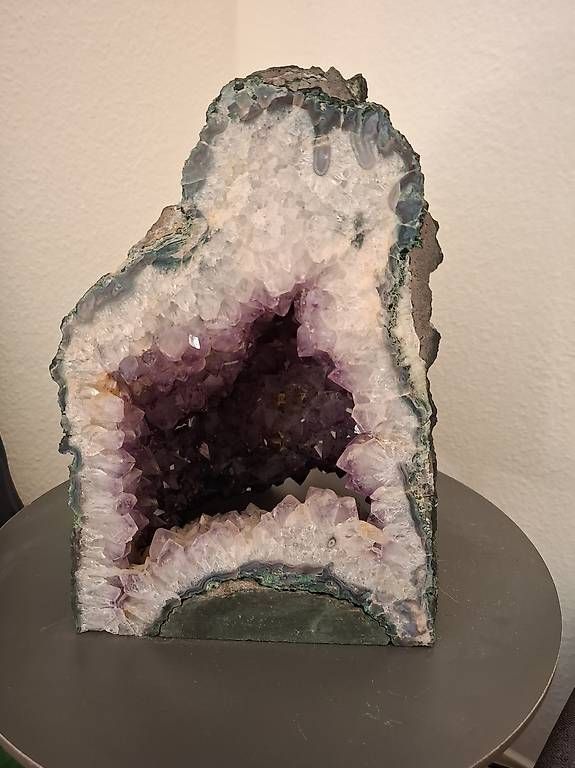 Minéraux & Lithothérapie: Verkaufe schönen Amethyst  – D'occasion à Luzern par nsc_tn7z 2