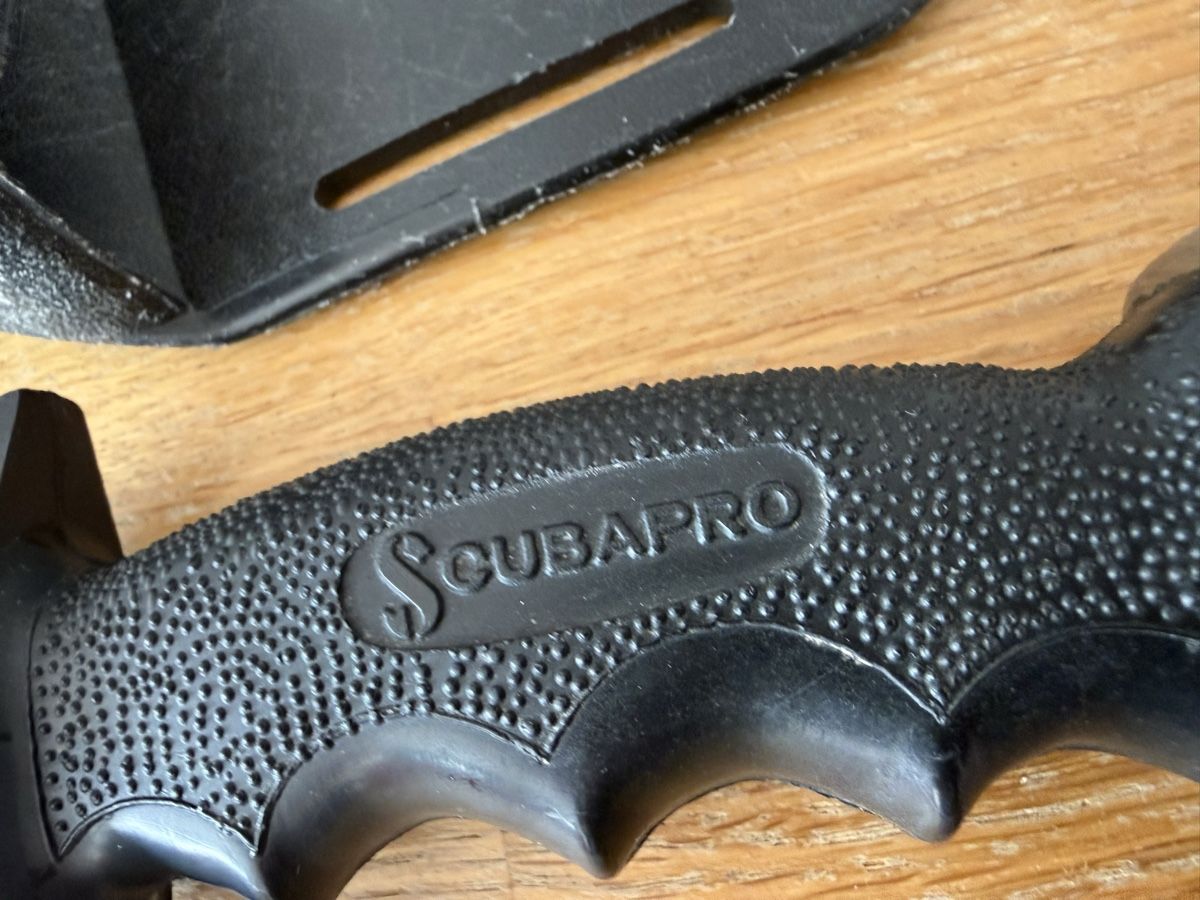 Scubapro Altro per Immersioni: Altes Tauchmesser Scubapro mit Scheide – Usato da Goldach venduto da Messerguru 2