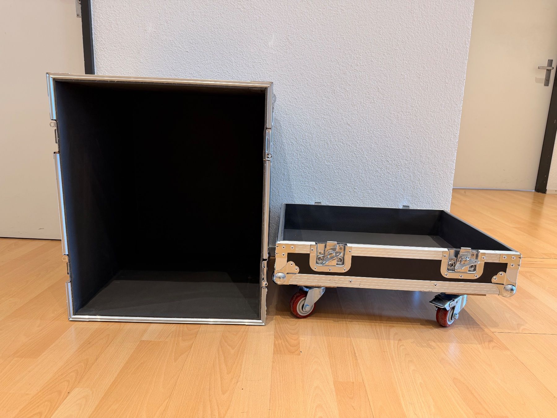 Casse di trasporto: Roadinger Flightcase (Box/Transportkiste) mit Rollen – Usato da Zug venduto da OrturMullerMac