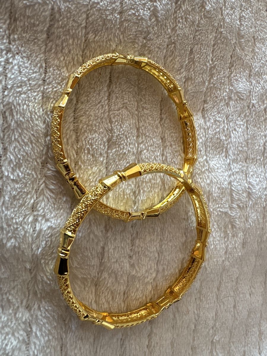 Bracciali & Braccialetti: 2 Armreif gold farbig – Nuovo (secondo la descrizione) da Rümlang venduto da euqinom16