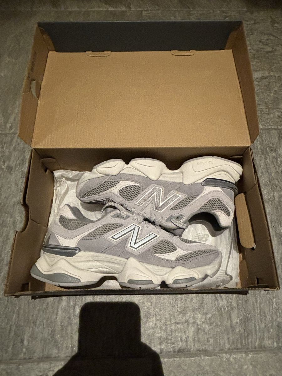 New Balance Scarpe da uomo: New Balance 9060 Grau Gr.38 – Nuovo e nell'imballaggio originale da Weiningen ZH venduto da GriederRemarket 1