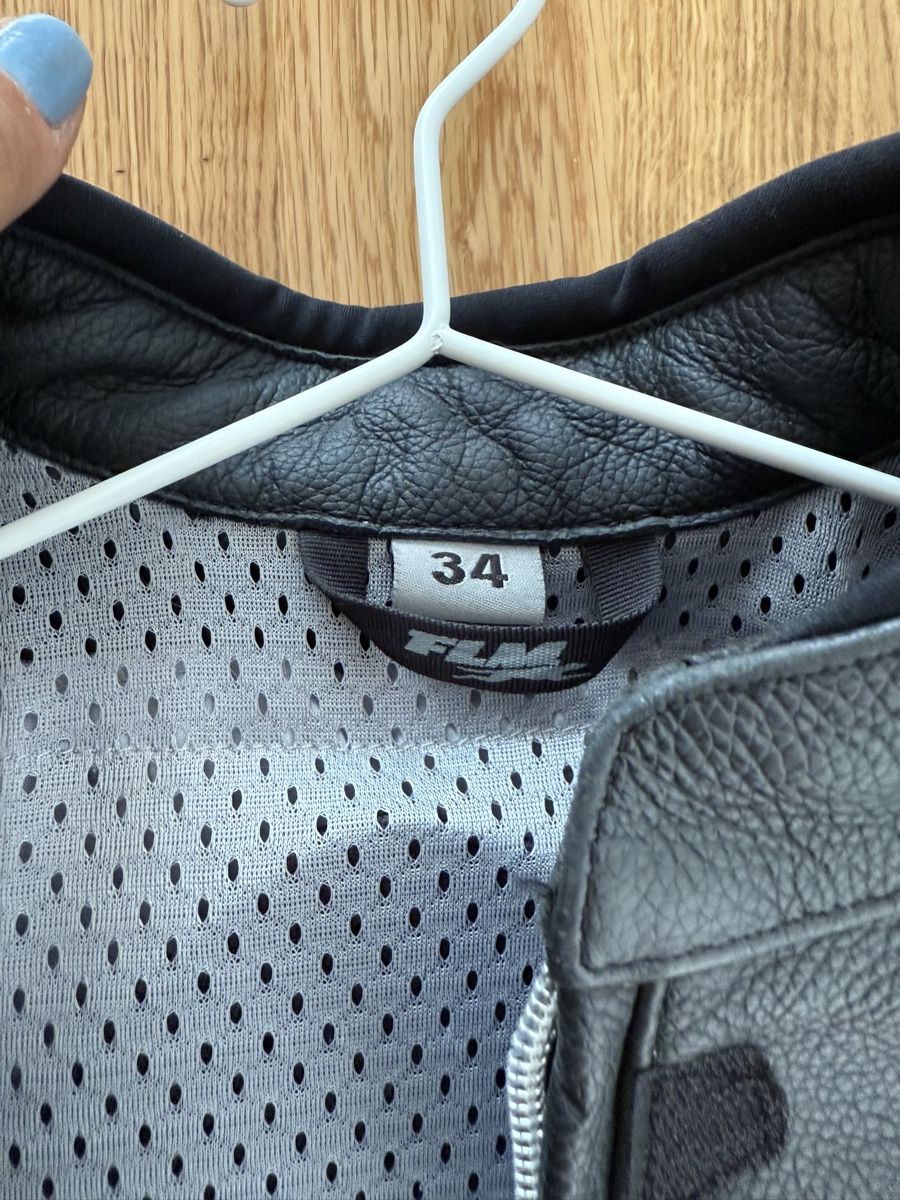 FLM Completi & Tailleur: FLM Motorrad Lederkombi Gr. 34/38 – Usato da Arth venduto da michelle_faessler 1