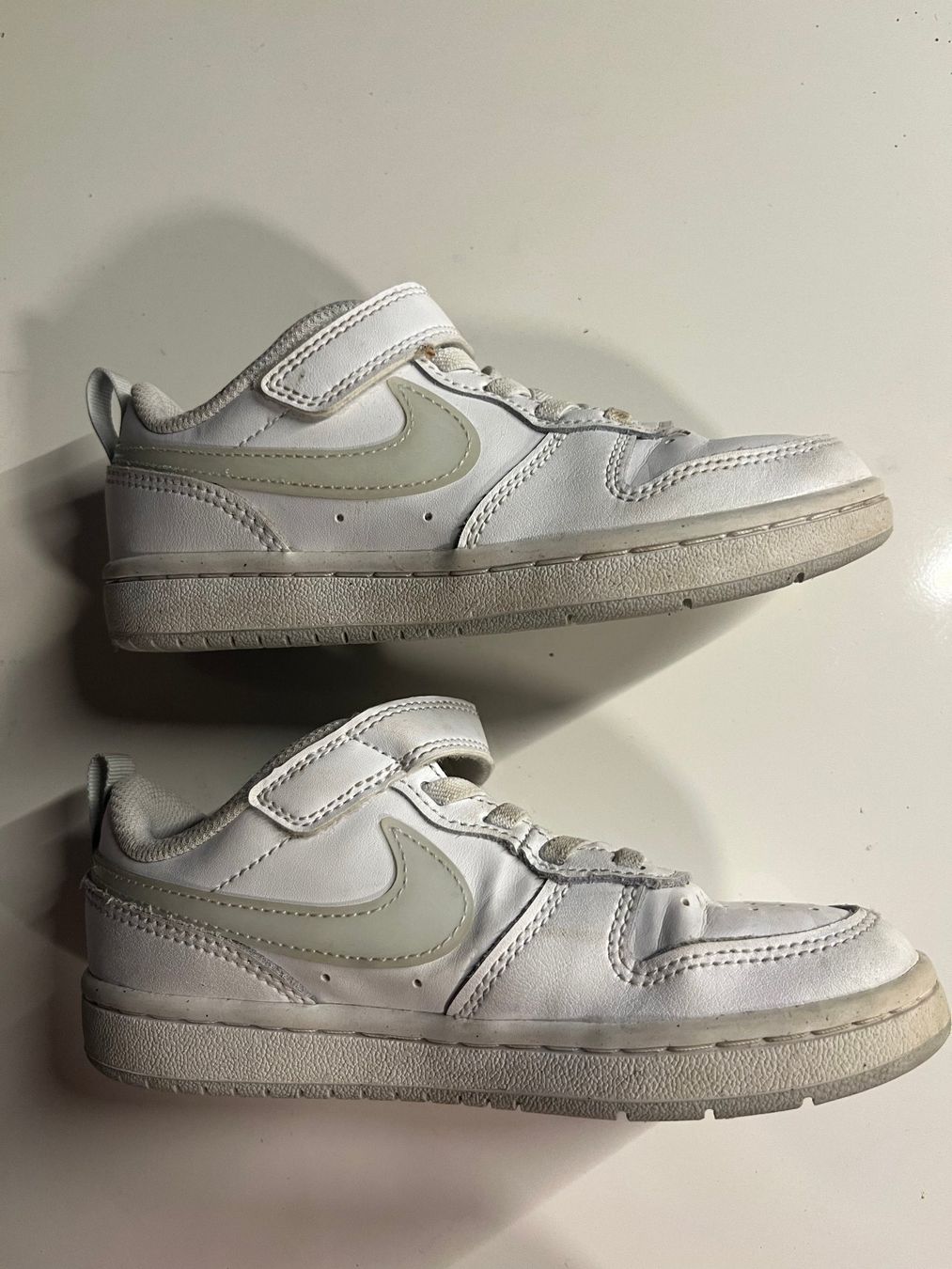 Nike Scarpe per ragazzi: Baskets Nike blanches enfants taille 30 – Usato da Murten venduto da Xanax200mg 2