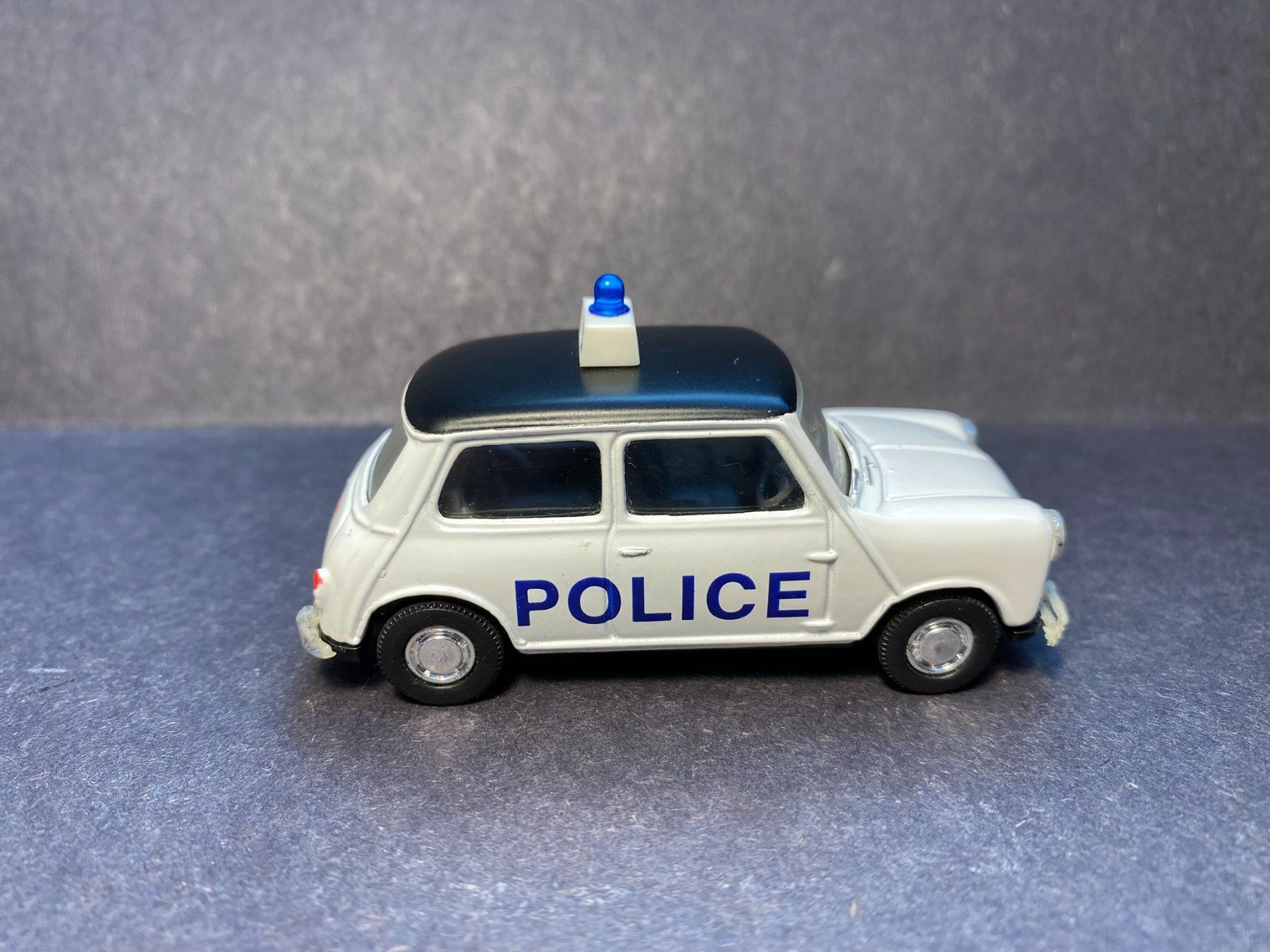 Corgi Toys Modellautos: Mini Cooper, weiss, Police, Corgi 1:43 – Gebraucht aus Spiez von Mlandcruiser 5