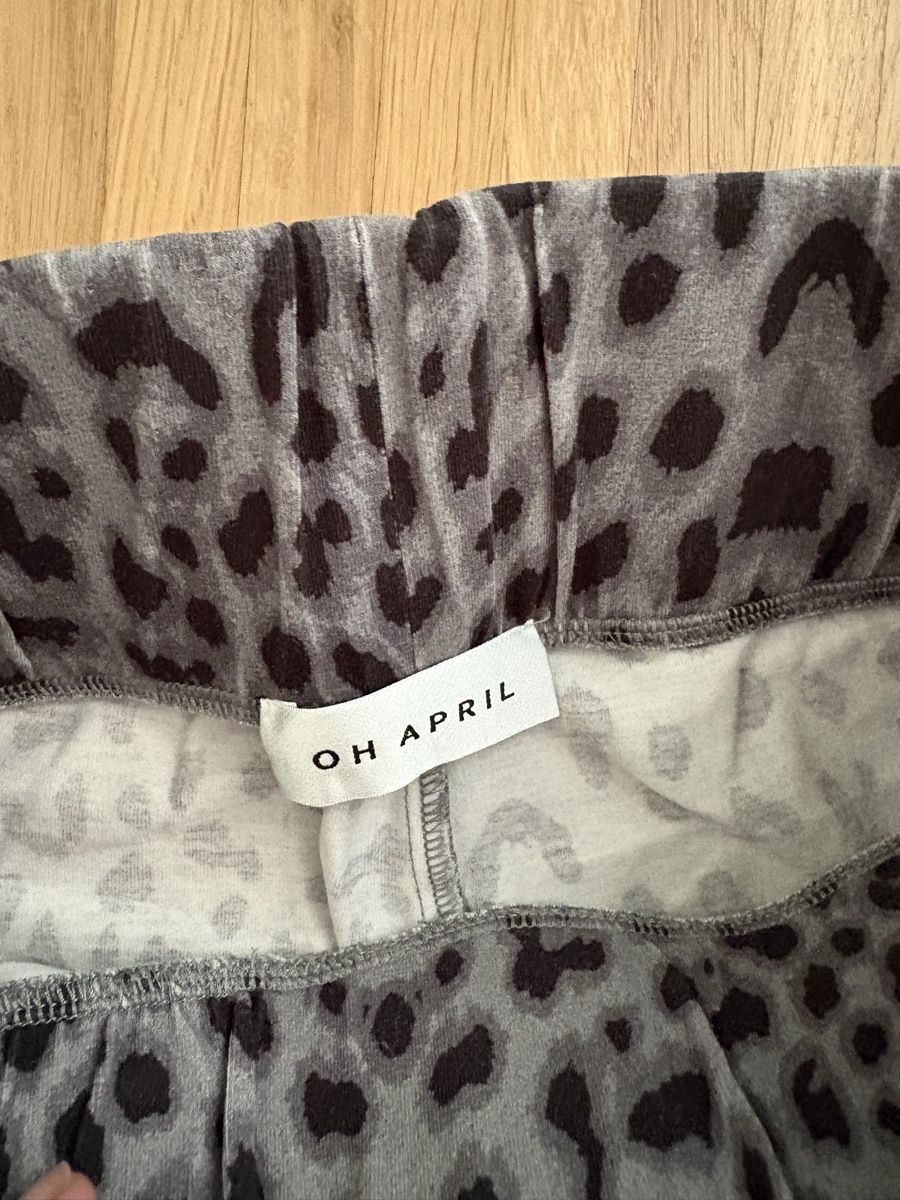 Leggings: Coole Oh April Hose mit Leo-Muster, – Usato da Zofingen venduto da MeAnLi 1