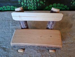 Wunderschönes handgefertiges Bänkli aus Holz fürs Puppenhaus