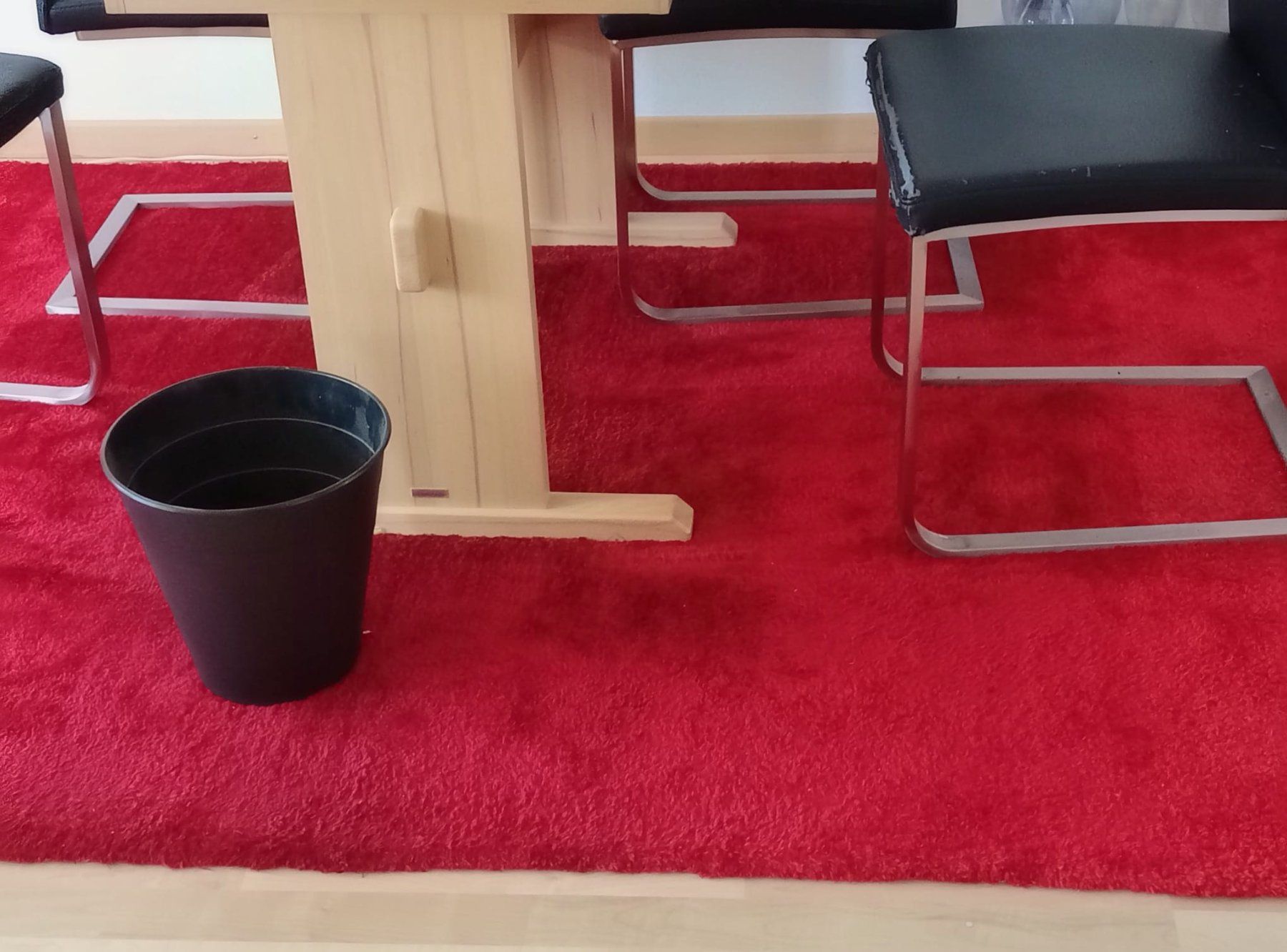 Teppiche: Teppich Rot – Gebraucht aus Bischofszell von thomasfrei3