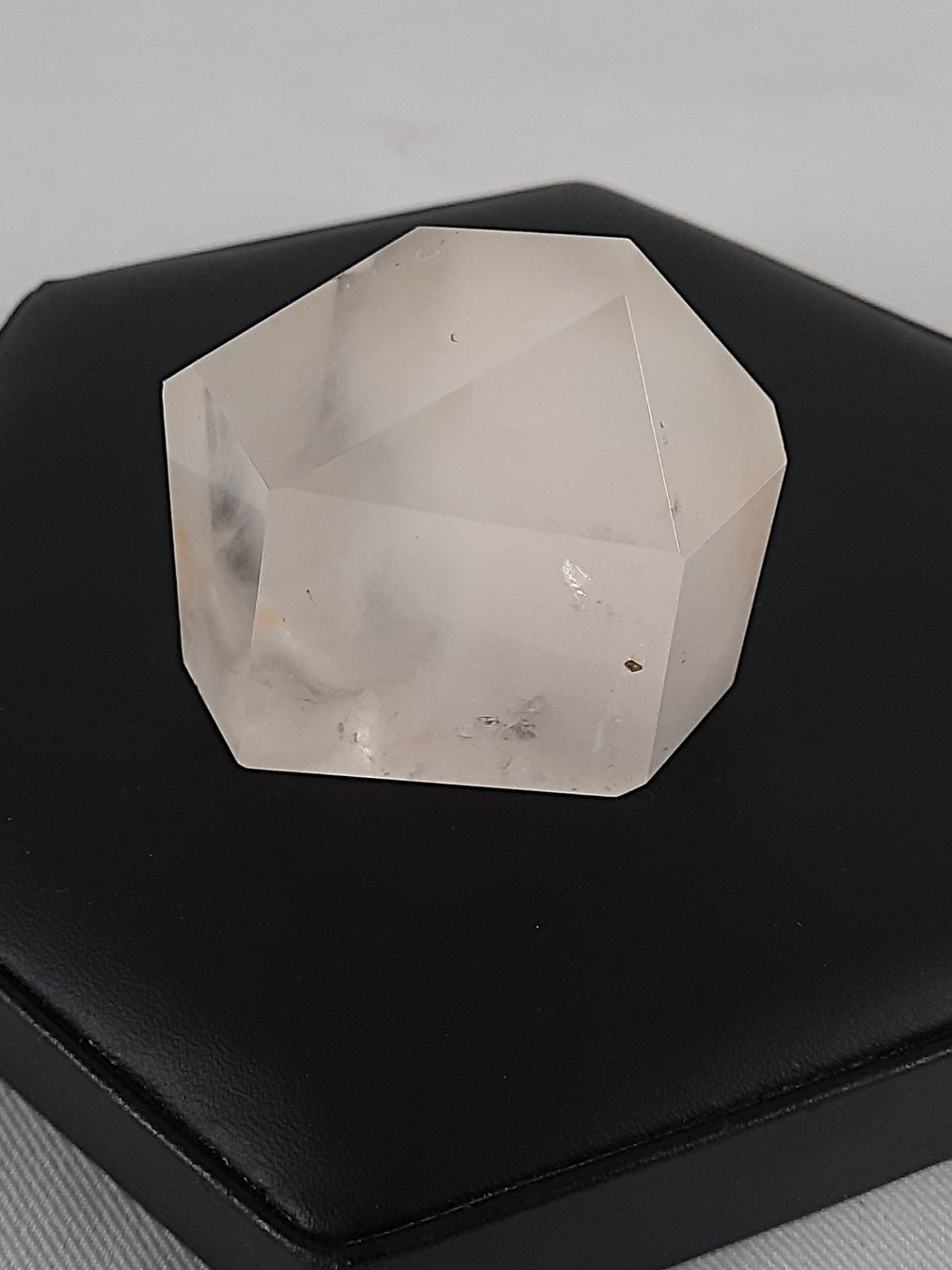 Mineralien & Heilsteine: Bergkristall/ Quarz Spitze – Gebraucht aus Beinwil am See von Restwert_Beinwil