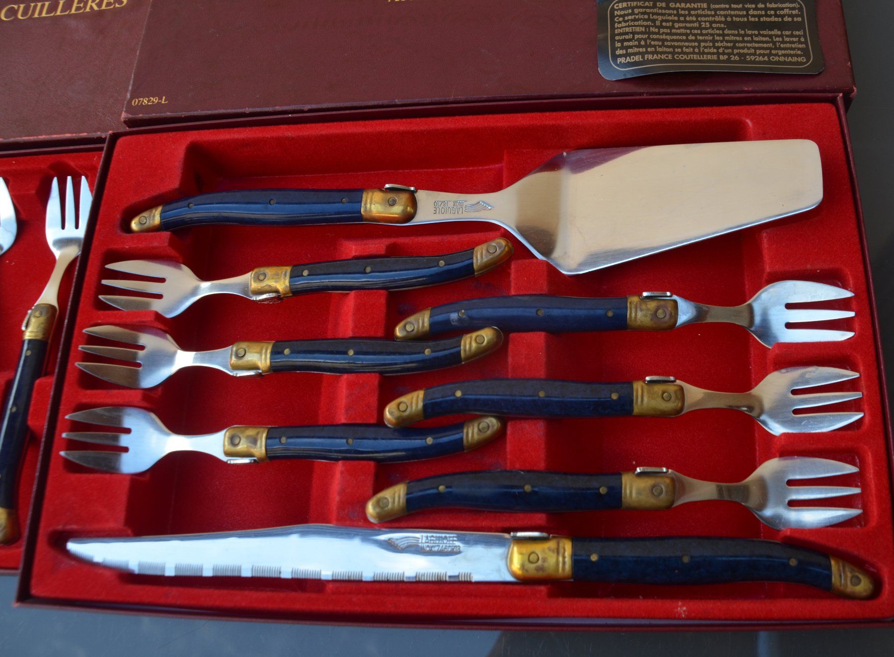 Laguiole Set di posate: Laguiole Pradel - Besteck / couverts -  service de table – Nuovo e nell'imballaggio originale da Collonges venduto da arashee 1
