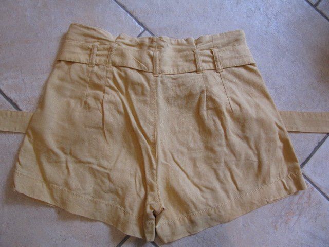 Pantaloni: Paperbag-Shorts Gr. M, gelb – Nuovo (secondo la descrizione) da Wenslingen venduto da kasjupeia 1