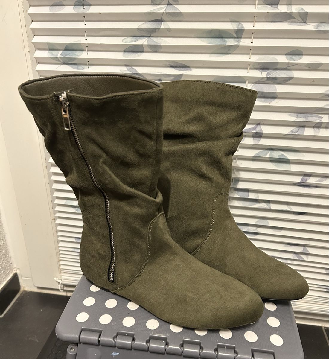Scarpe da donna: Olive Kunstwildlederstiefel - Grösse 38 – Nuovo (secondo la descrizione) da Zürich venduto da Zaklina