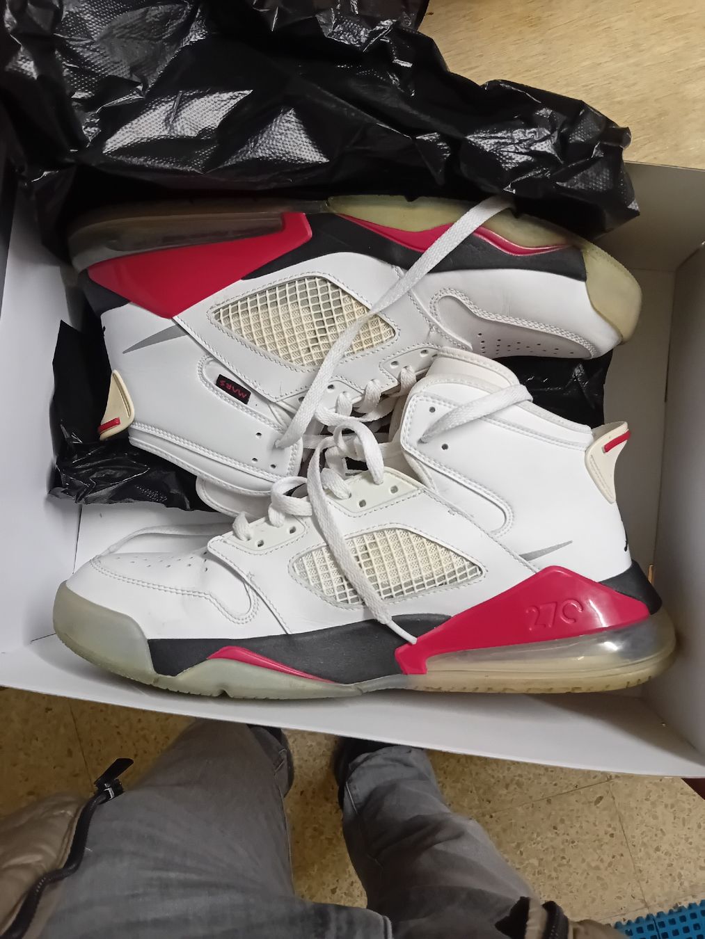 Jordan Scarpe da uomo: Baskets Jordan Mars 270 blanches et rouges taille 46  – Usato da Carouge GE venduto da Street04