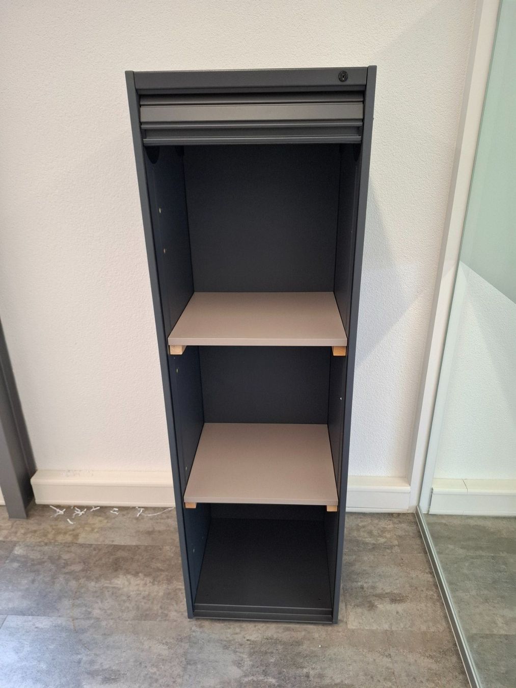 Schränke: 014 Rollschrank mit Tablare – Gebraucht aus Derendingen von Meisterstuecke 1