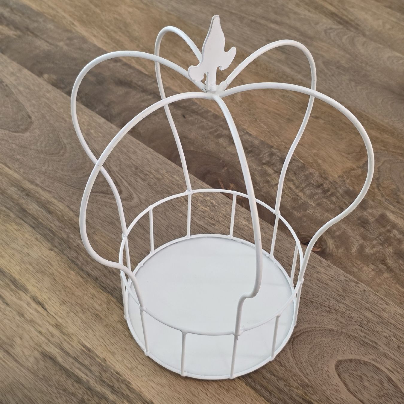 Tutte le decorazioni: Deko Krone weiss Metall  – Usato da Rheinsulz venduto da Gilea 4