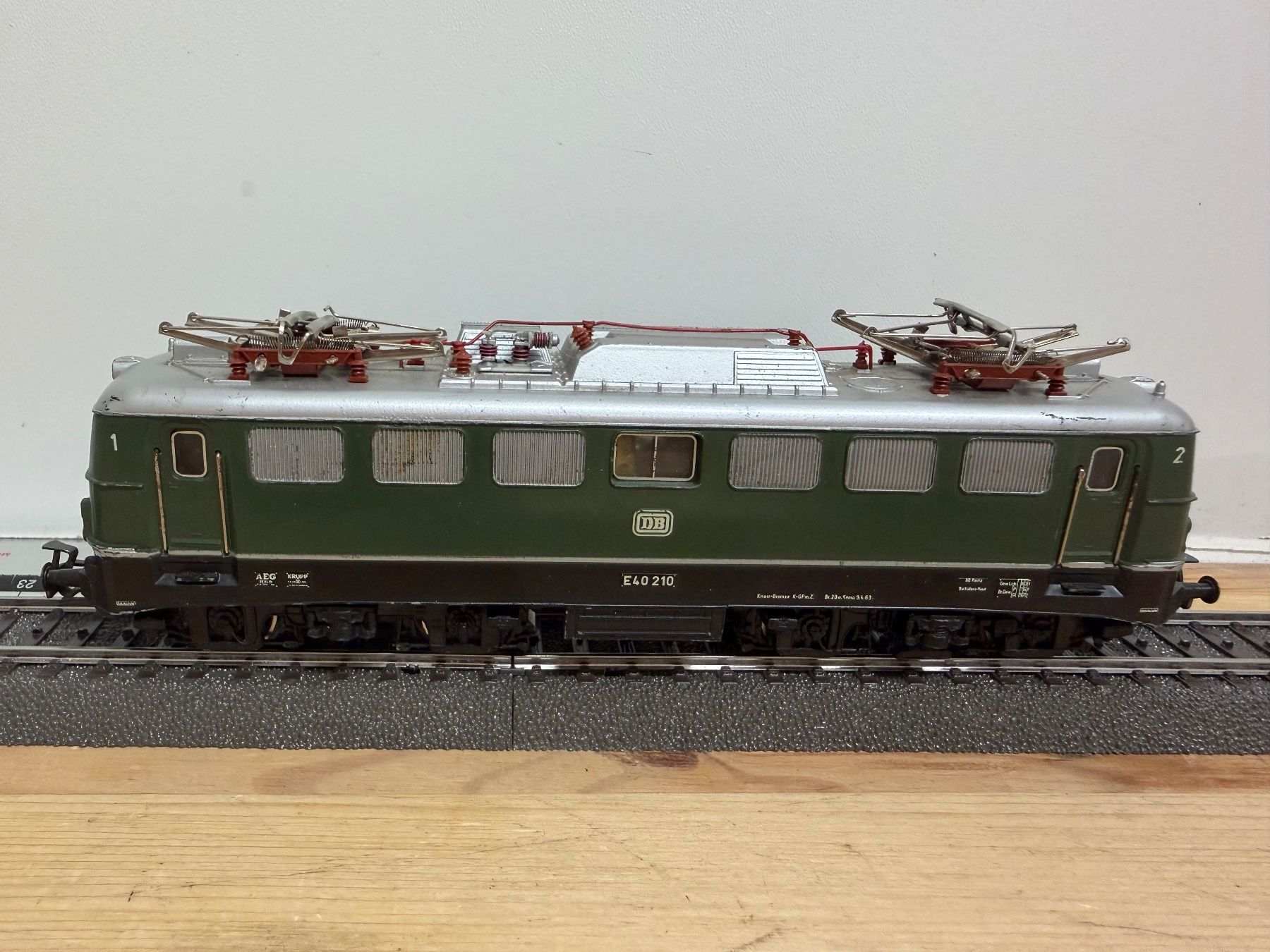 Märklin Modellini di ferrovie: Märklin 3040 Spur H0 E-Lok DB E 40 GEPRÜFT – Usato da Büsserach venduto da ModellbahnDepot 2