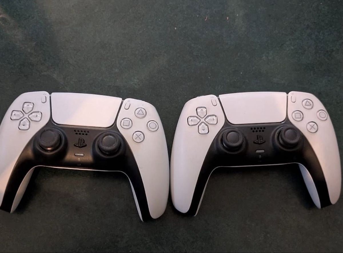 Sony Console: PS5 mit 2 controller – Nuovo (secondo la descrizione) da Fehraltorf venduto da milady 1