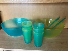 2 saladiers avec services + 10 verres en plastique