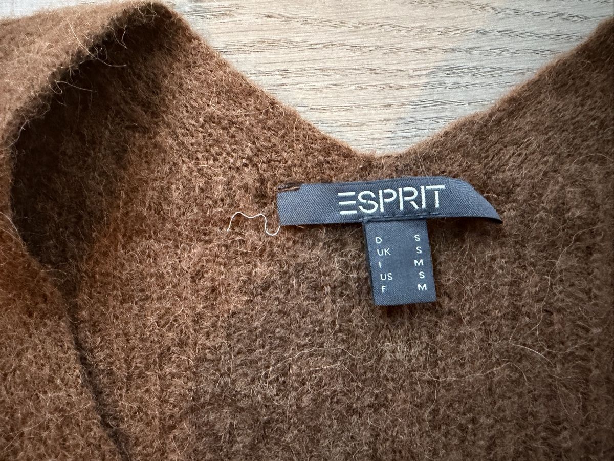 Esprit Giacche: Strickjacke v Esprit – Usato da Oberwil b. Zug venduto da hallihallo12 1