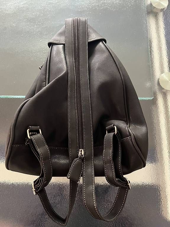 Zaini: Eleganter Kunstleder Rucksack in Anthrazit – Usato da Allschwil venduto da Hesch13 2