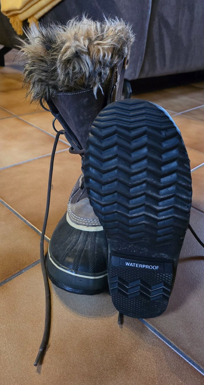 Sorel Herrenschuhe: Bottes de Neige Imperméable SOREL, pointure 42 – Gebraucht aus Clarens von ato_d8ph 2