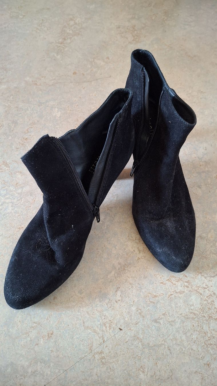 Damenschuhe: Schwarze Stiefeletten Minelli Gr. 39 – Gebraucht aus Brienz BE von mondchatz1