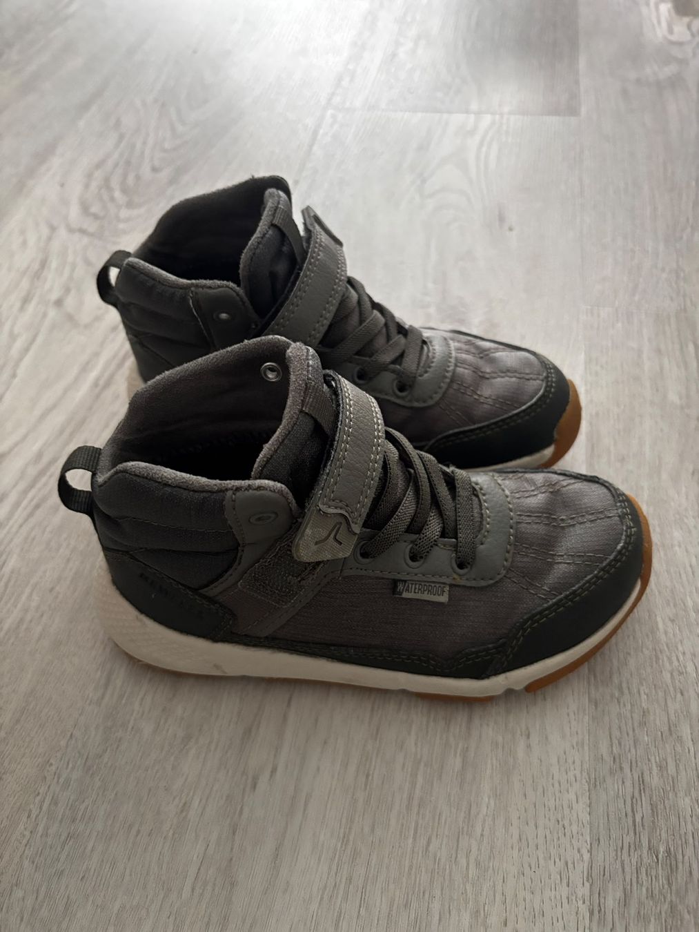 Scarpe per ragazzi: Kinder-Sneakers, Gr. 28 – Usato da Hochfelden venduto da rub_rnw5 1
