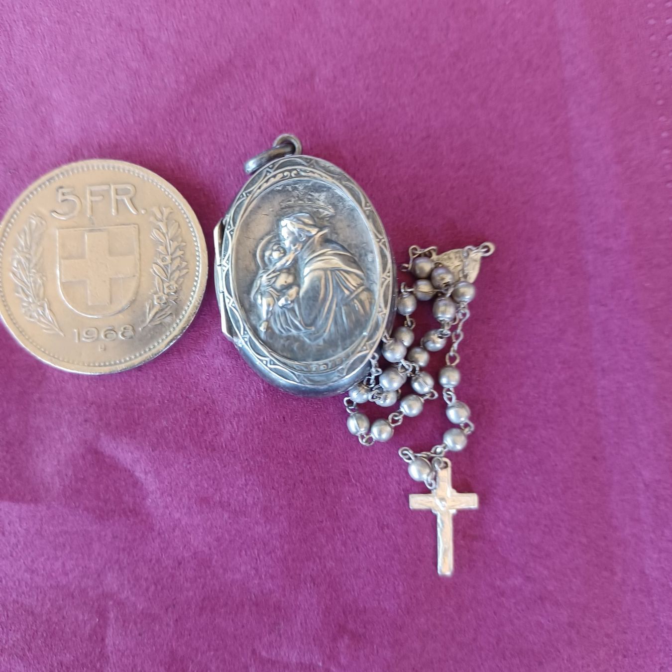 Altri gioielli: antikes winziges Döschen mit Rosenkranz – Usato da Abtwil SG venduto da luupsy