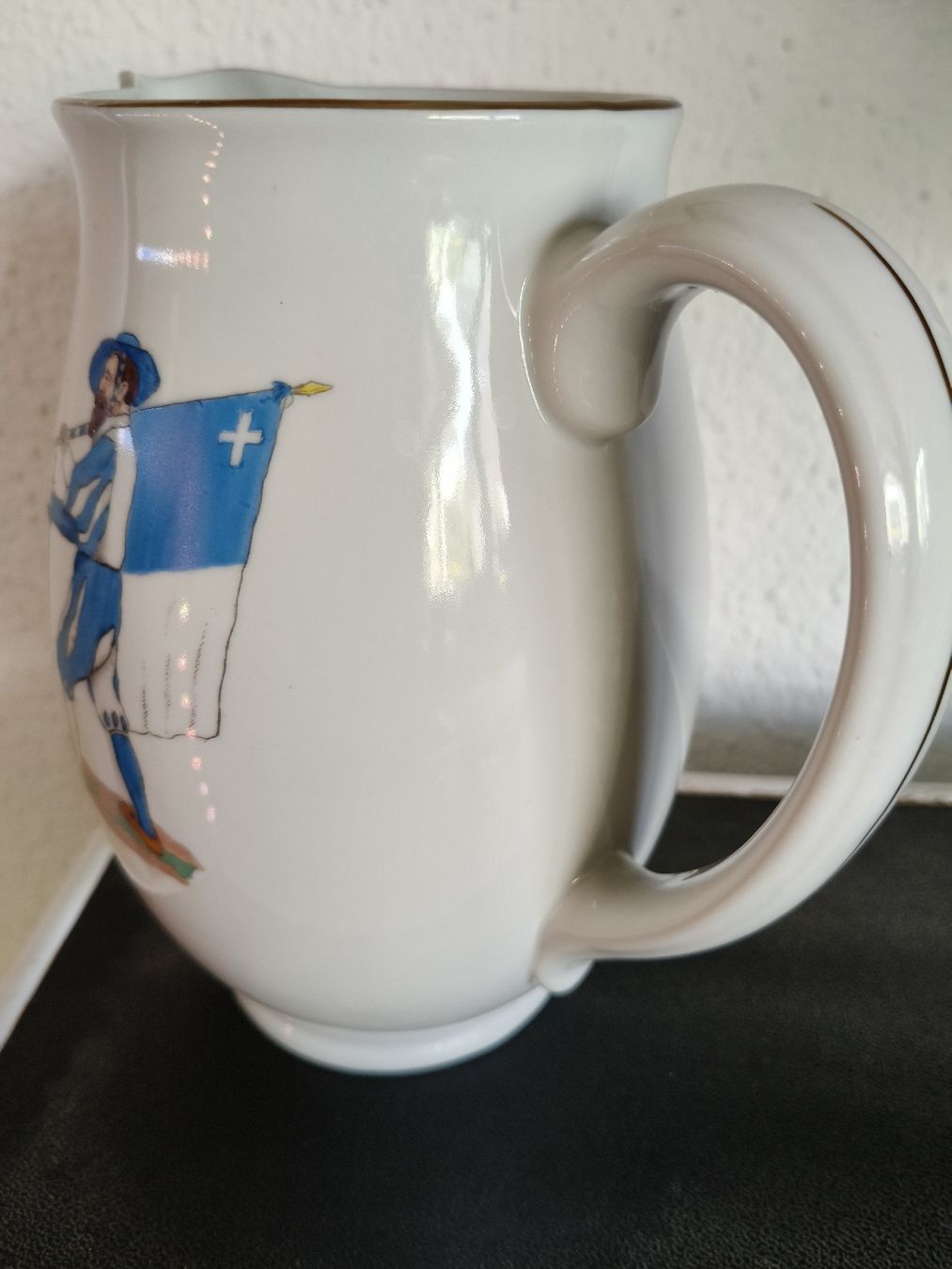 Caraffe: alter Milchkrug – Usato da Stansstad venduto da Falcon-Crest 1