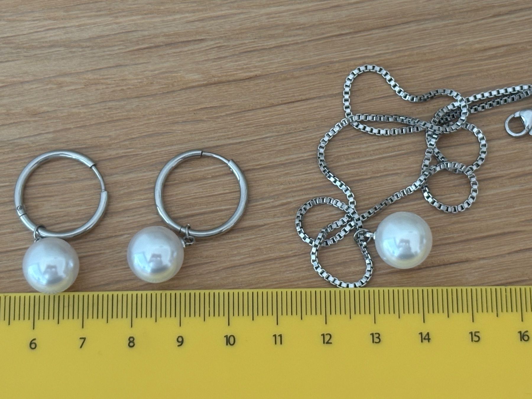 Catenine: Luxus Edelsthal Kette/Orstecker Farbe :Silber Kunstperlen – Nuovo (secondo la descrizione) da Biel-Bienne venduto da Roserosse13 3