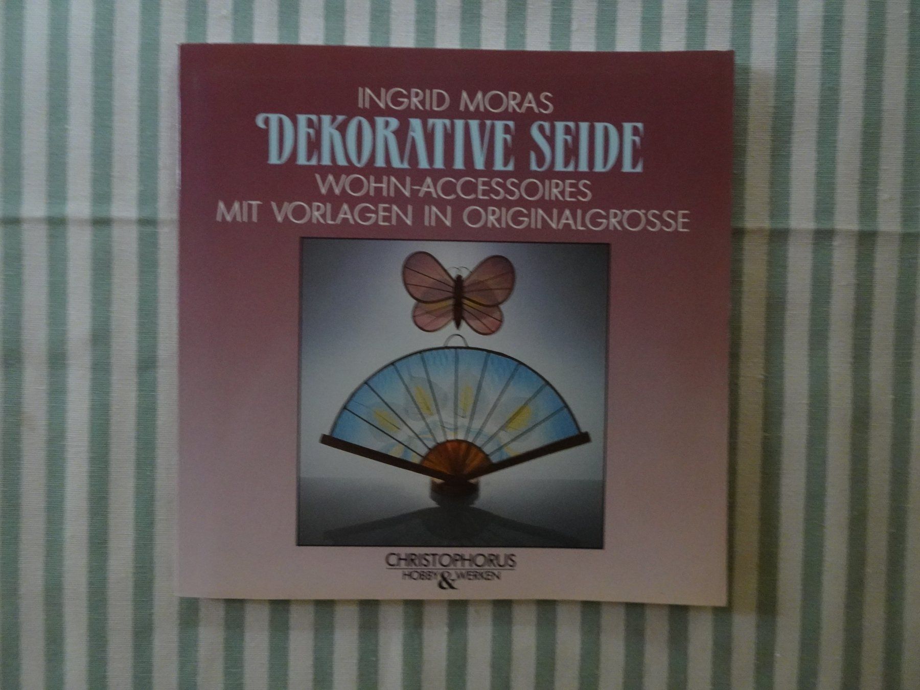 Libri: Moras - Dekorative Seide - Wohnaccessoires & Vorlage - B1137 – Usato da Küssnacht am Rigi venduto da Bookslove-Divers