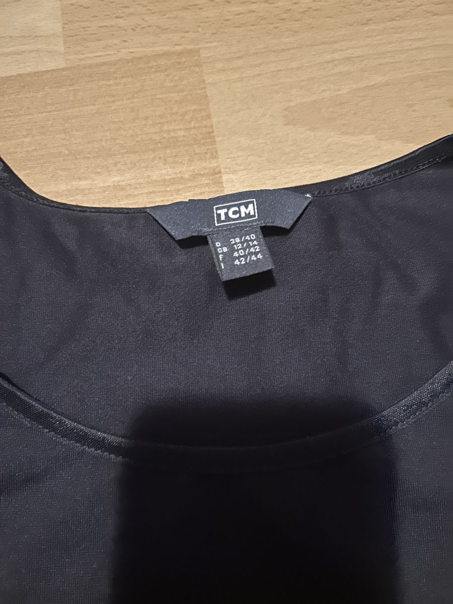 T-shirt: Oberteile, Gr. M, 2 Stk. – Usato da Hallwil venduto da Zoeizy 1