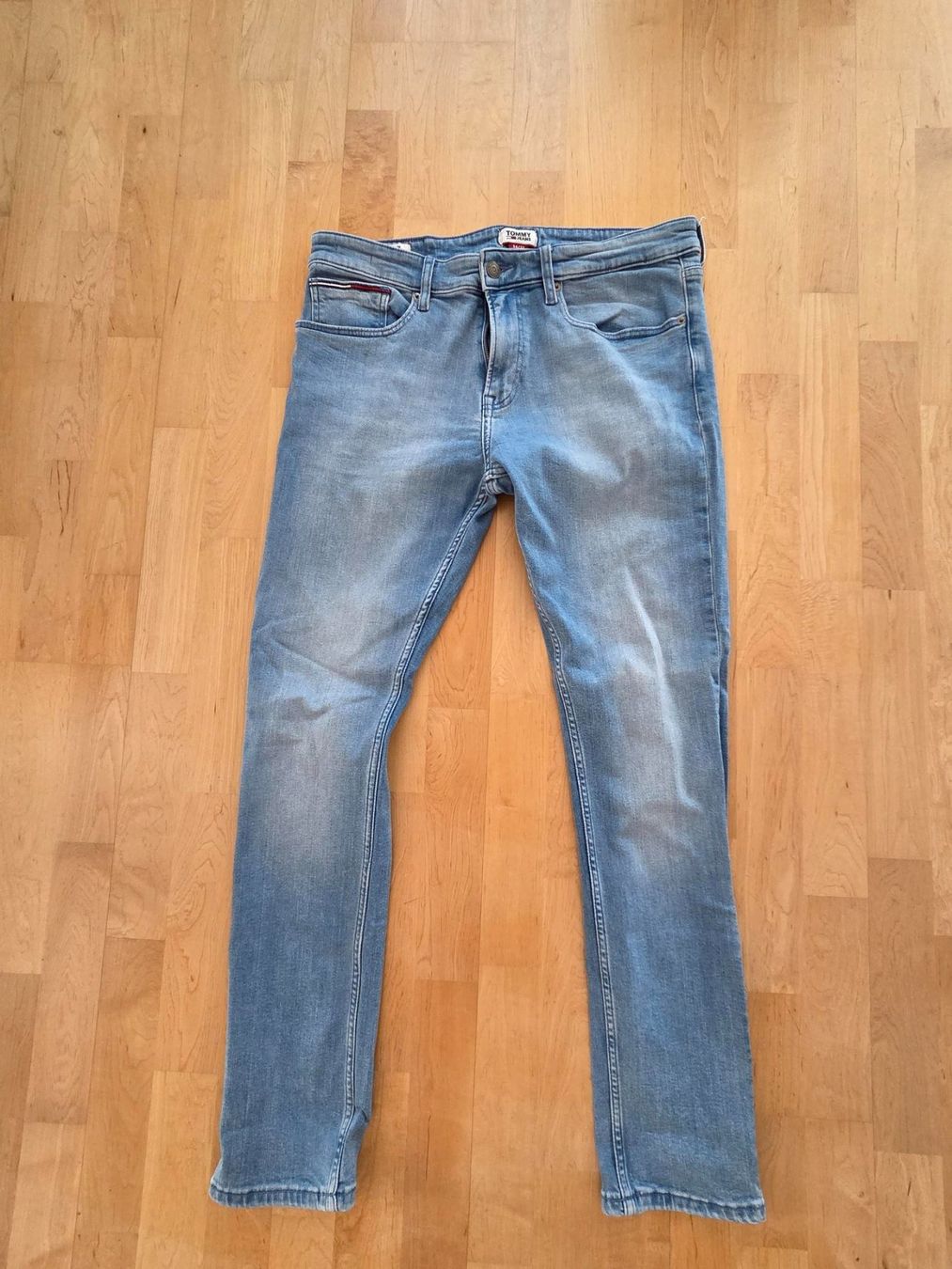 Tommy Hilfiger Jeans: Tommy Jeans 34x32 – Nuovo (secondo la descrizione) da Brügg BE venduto da Paesi1919