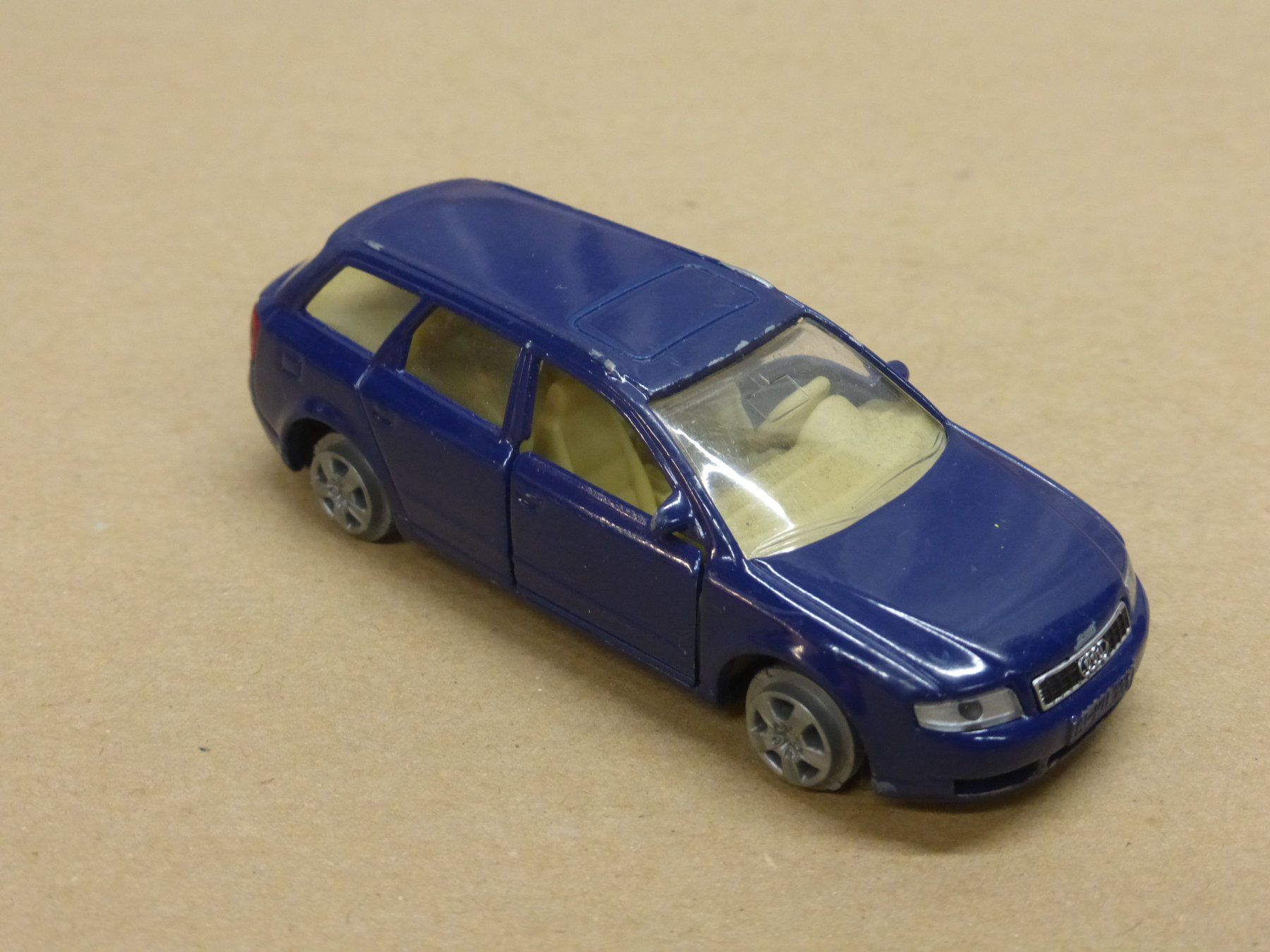 Siku Giocattoli: Modellauto Siku Audi A4 Avant blau – Difettoso da Gempen venduto da Smokie72