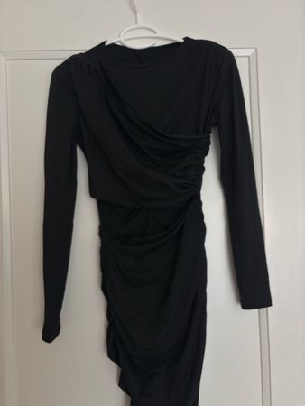 Schwarzes Cut-out-Kleid