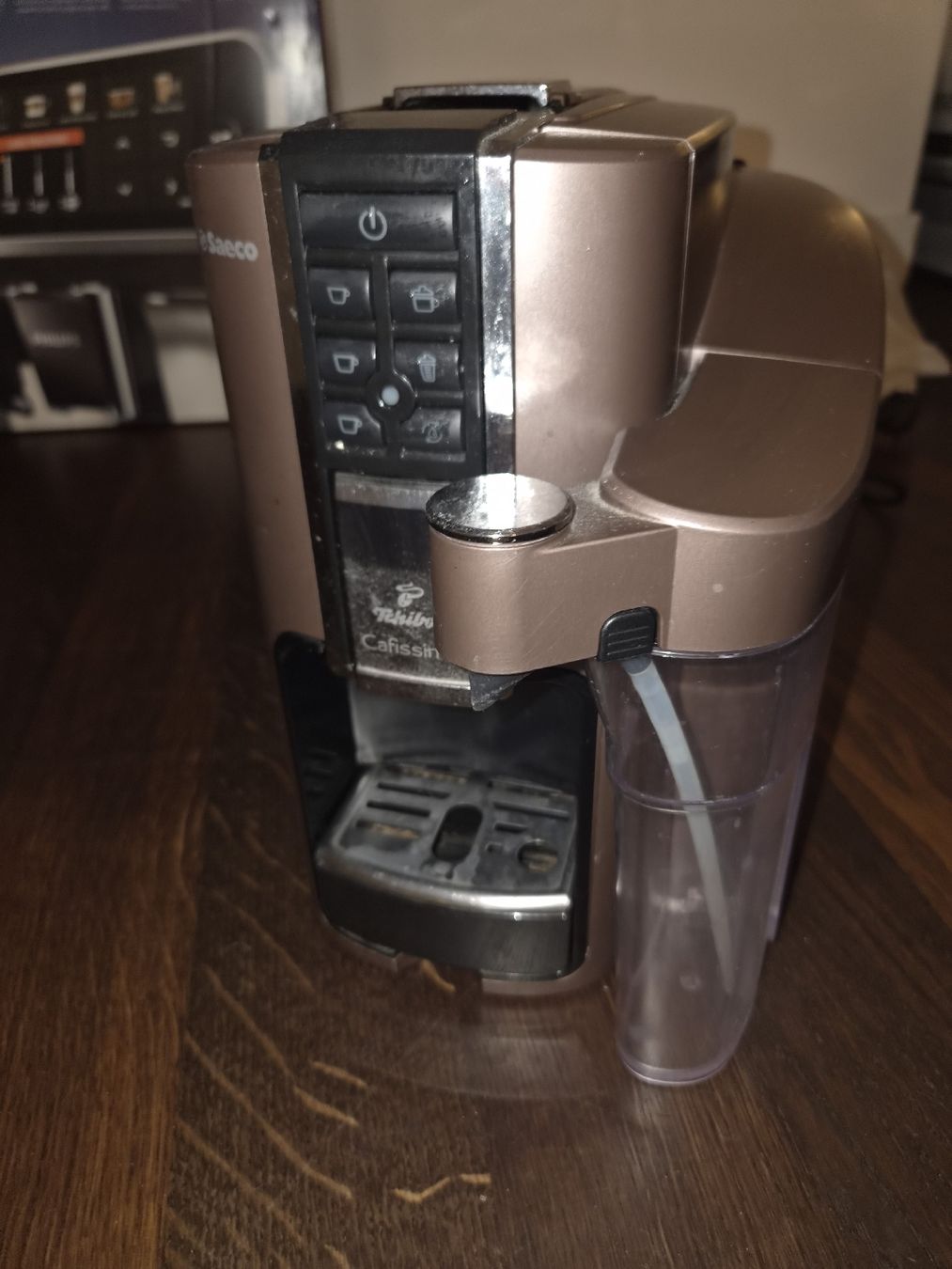 Tchibo Macchine per caffè & Macchine per espresso: Kaffeemaschine Tchibo Cafissimo Latte  gebraucht  – Usato da Basel venduto da avn_5lx7 2