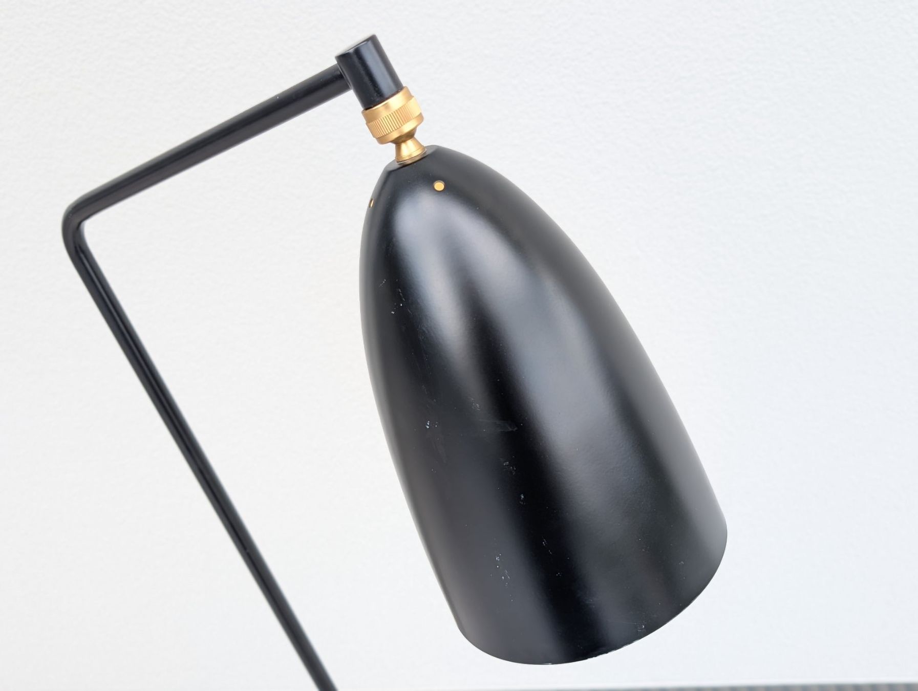 Gubi Lampen: Gubi Gräshoppa Stehleuchte schwarz Grashopper – Gebraucht aus Rotkreuz von CRLNSC 4