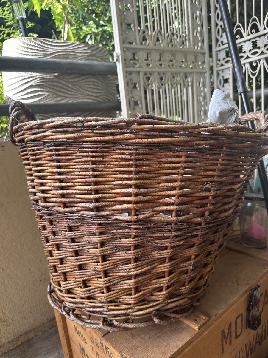 Sonstige Antiquitäten & Kunst: Wicker Basket large diameter 50cm height 40cm used condition – Gebraucht aus Zürich von car_68nt