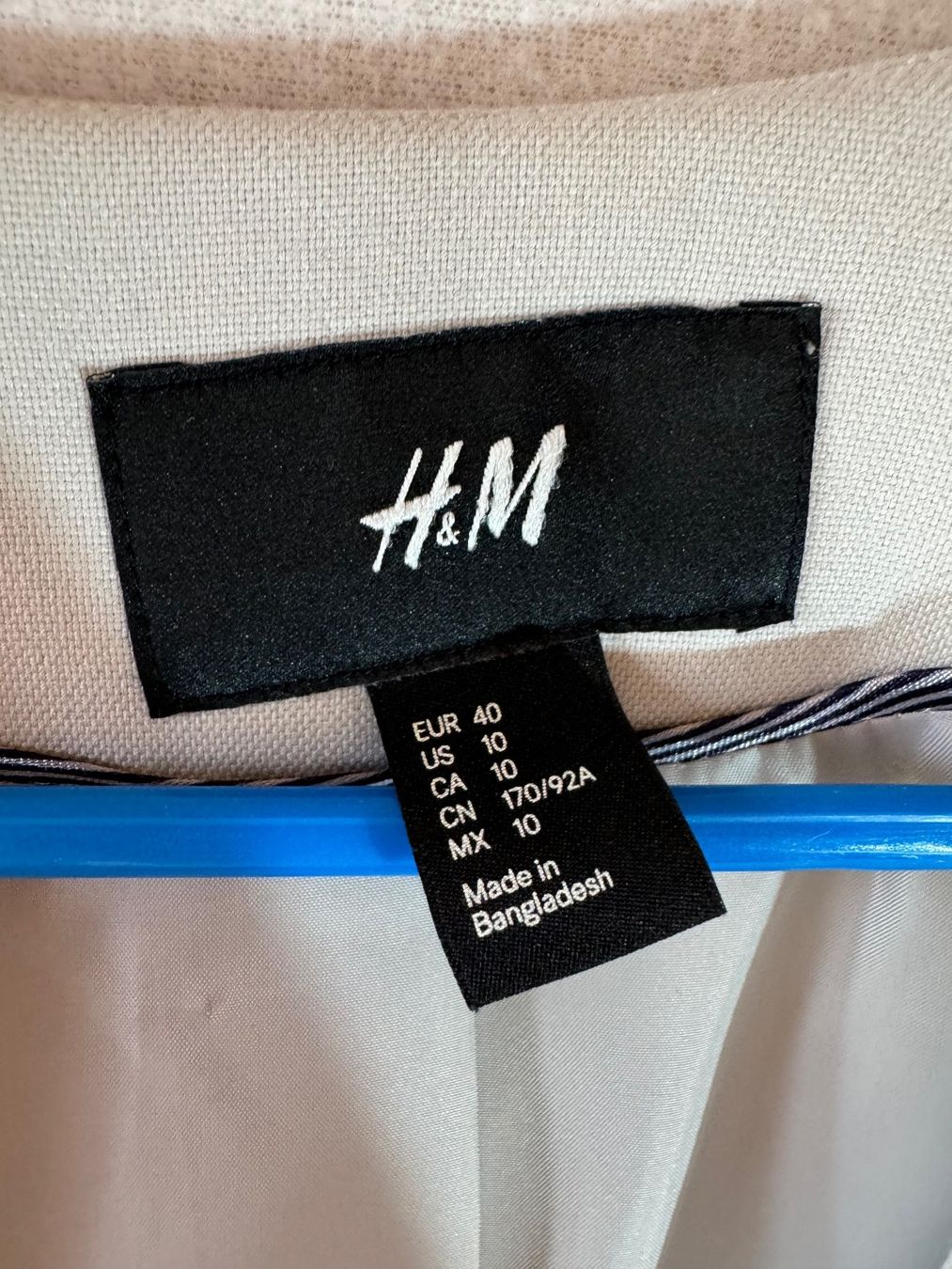 H&M Giacche: Hellgrauer Blazer von H&M Gr. 40 – Usato da Grosswangen venduto da second_hand_dress 1