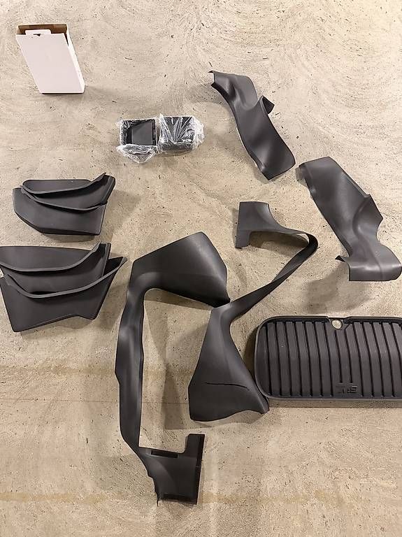 Accessori per altri veicoli: Accessoires Tesla Y – Usato da Romanel-s-Lausanne venduto da Vlad.E