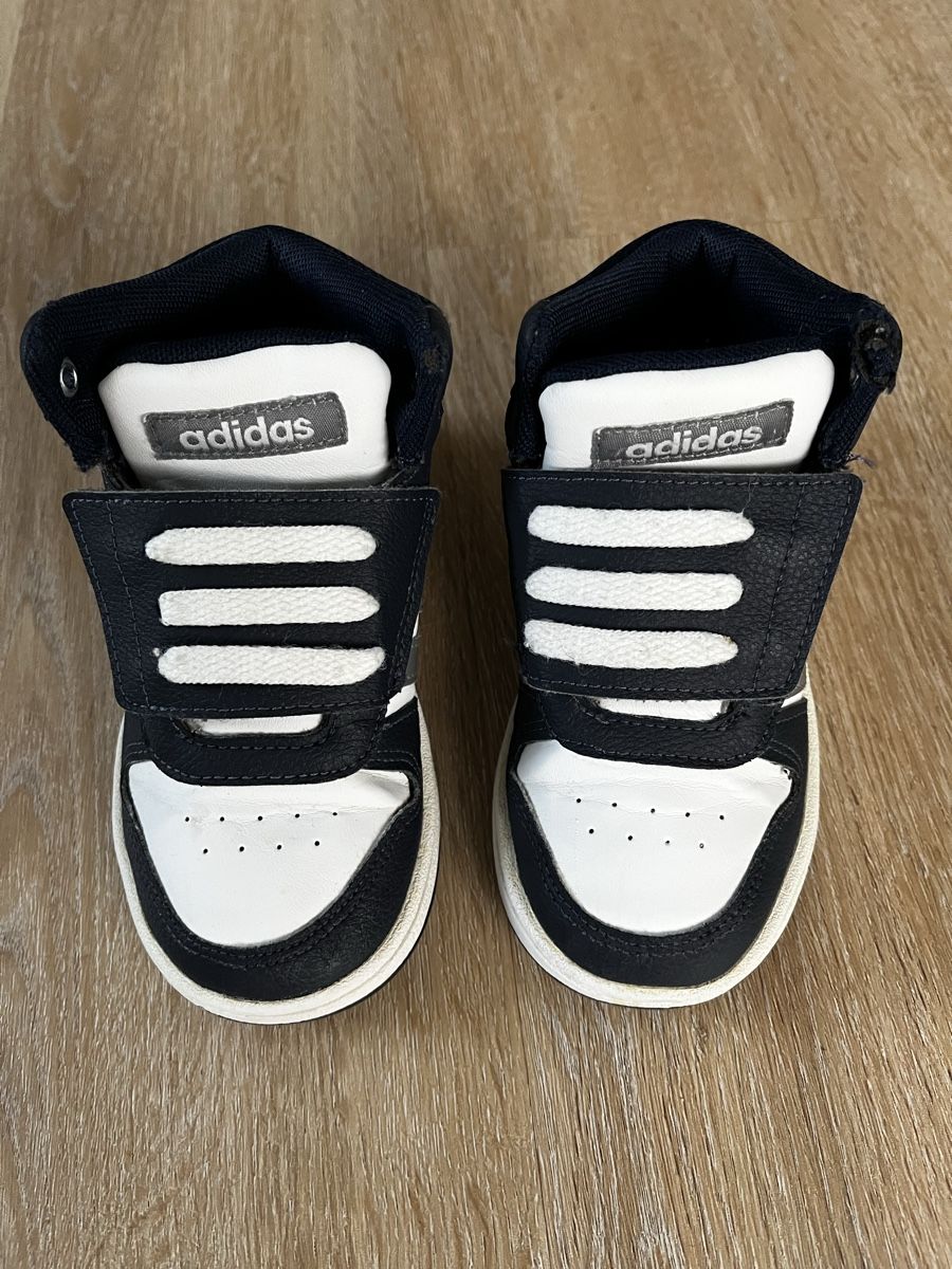 Adidas Scarpe per ragazzi: Coole Knöchelschuhe Gr.25 – Usato da Sulz AG venduto da Zissi31324