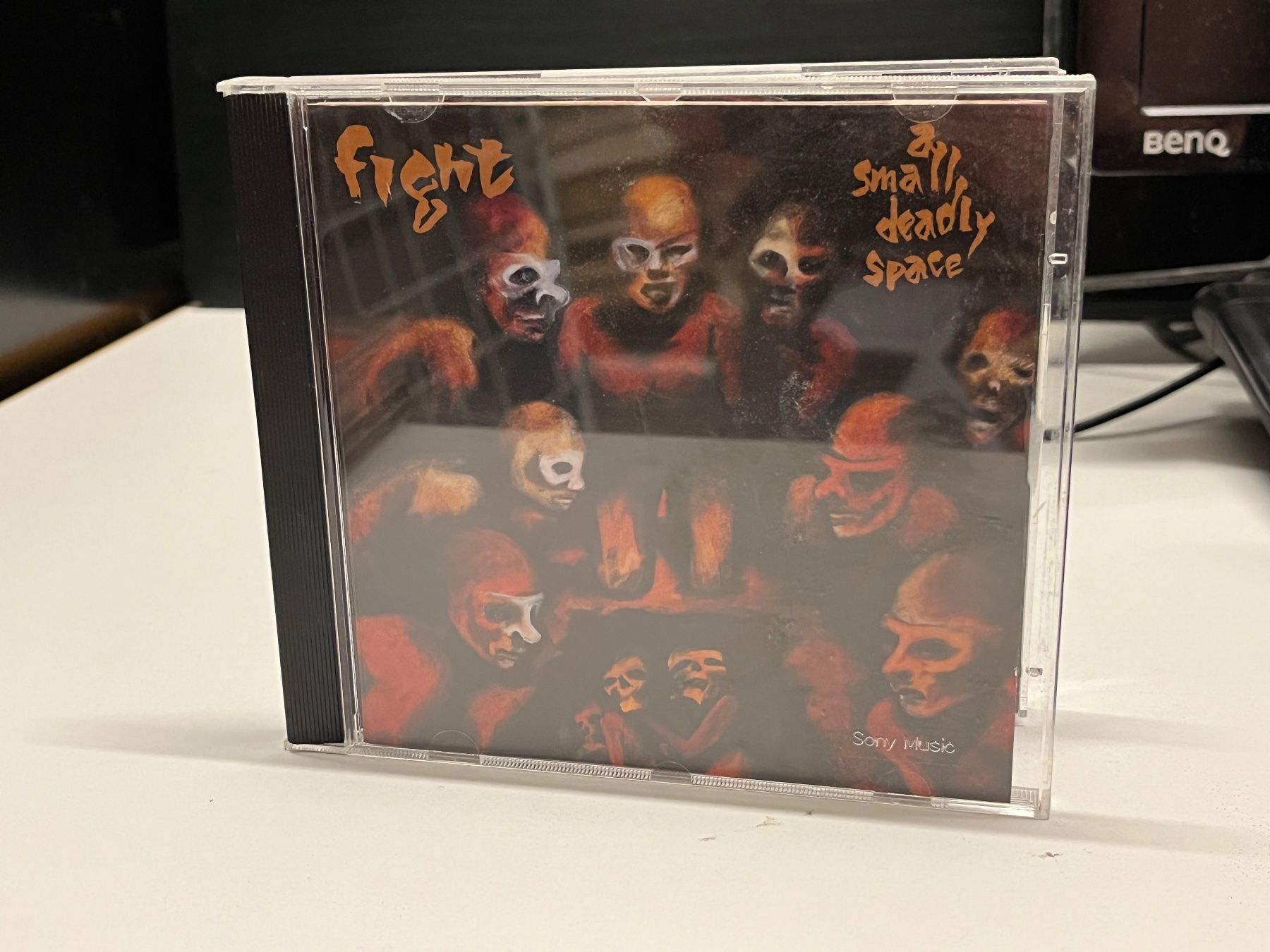 CD: Fight - A Small Deadly Space - X01B – Usato da Küsnacht ZH venduto da hardrock.earth