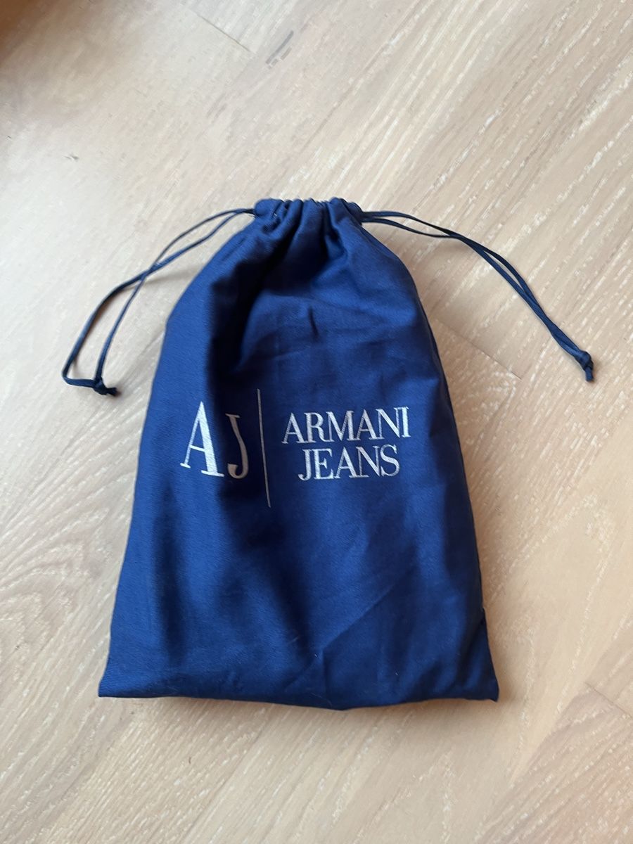 Armani Taschen für Damen: Pochette grigia Armani Jeans – Neu und originalverpackt aus Cama von lar_2rh9 2