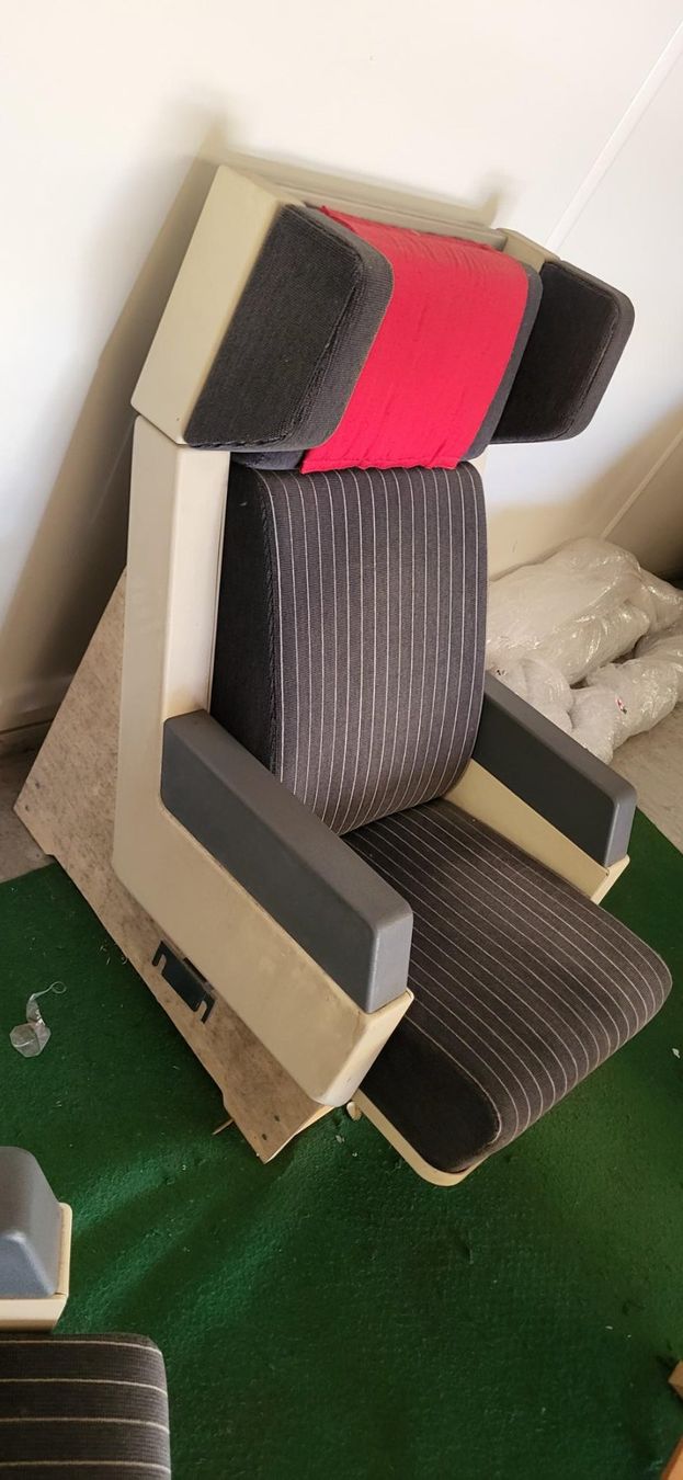 Divani: SBB 1. Klass Sitze Sitzgarnitur Polster Sofa Lounge – Usato da Boswil venduto da audi90quattroturbo 3
