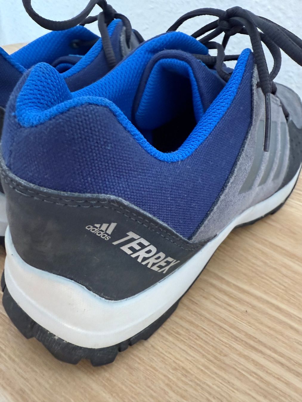 Adidas Scarpe da donna: Adidas Terrex Schuhe Gr. 39.5 – Usato da Kirchdorf AG venduto da coco123 2