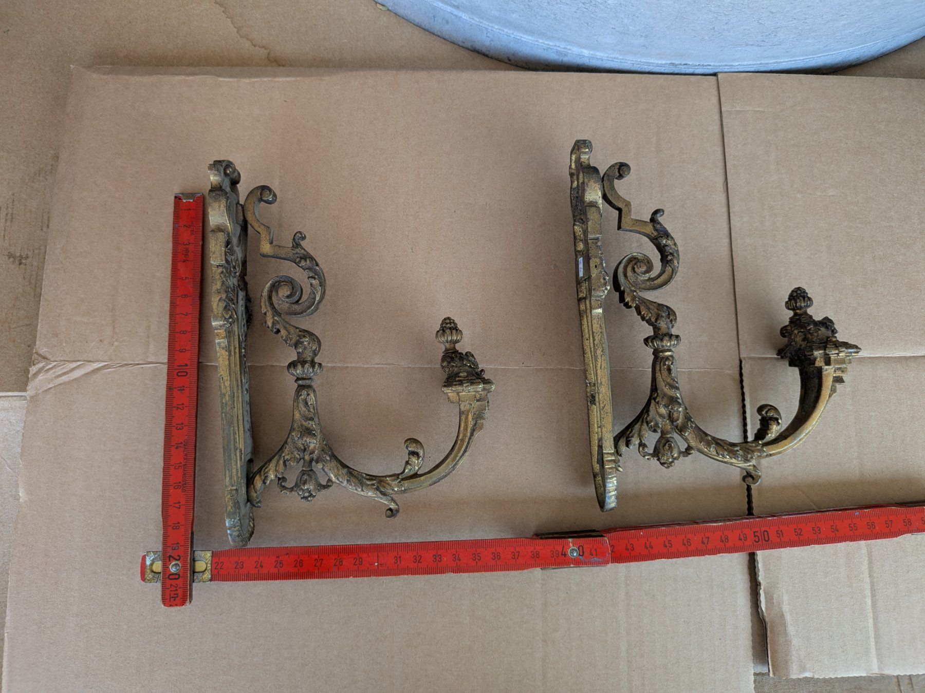 Skulpturen & Statuen: 2 antike Bronze Vorhangstangenhalter oder Raffhalter – Gebraucht aus Emmen von Brockofsky 3