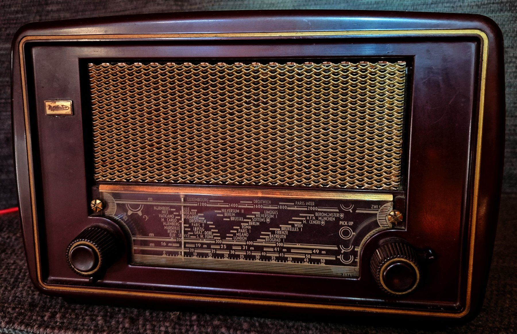 Radio: Vintage Art Deco Radio – Usato da Froideville venduto da Sliop